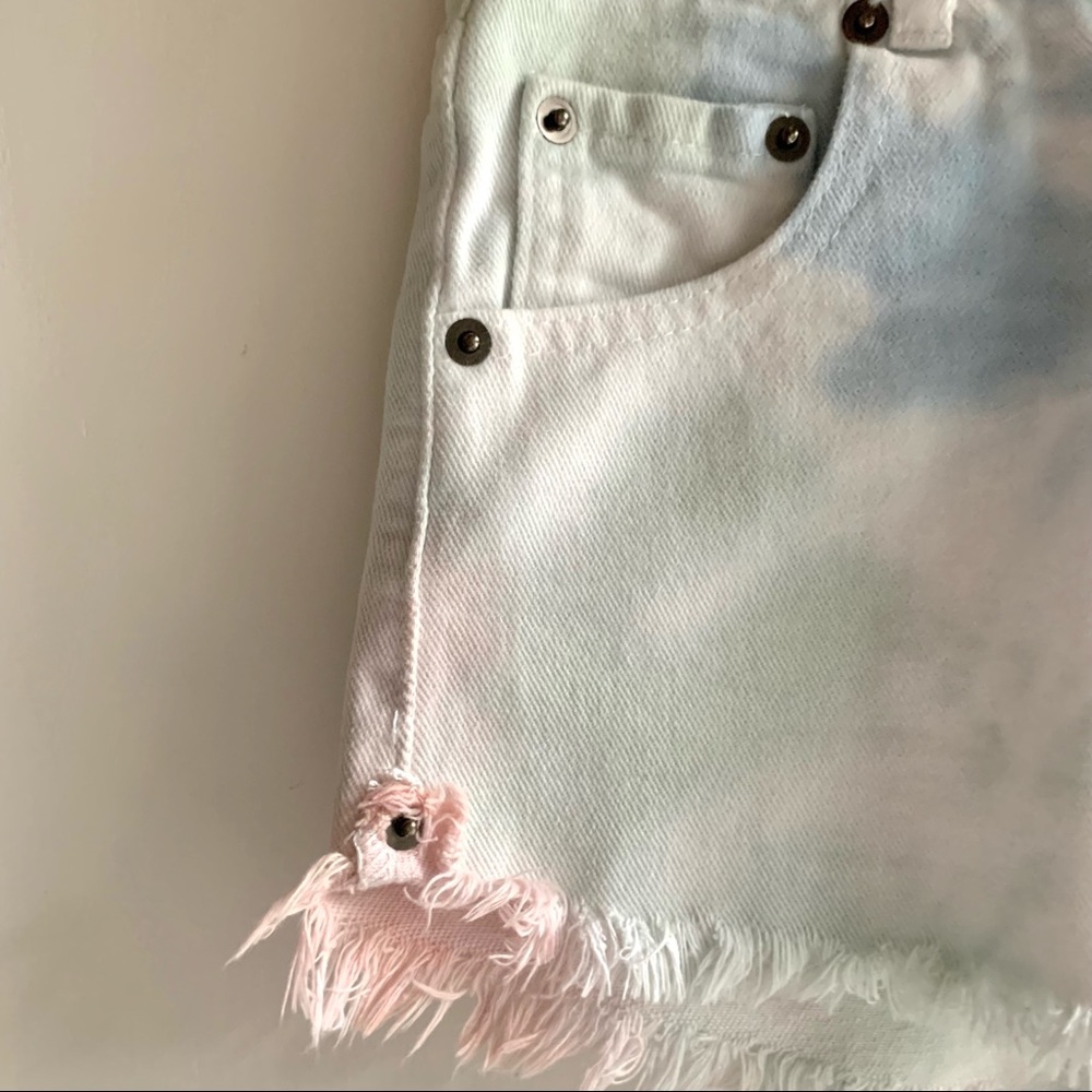 Shorts - Picture 3 of 4